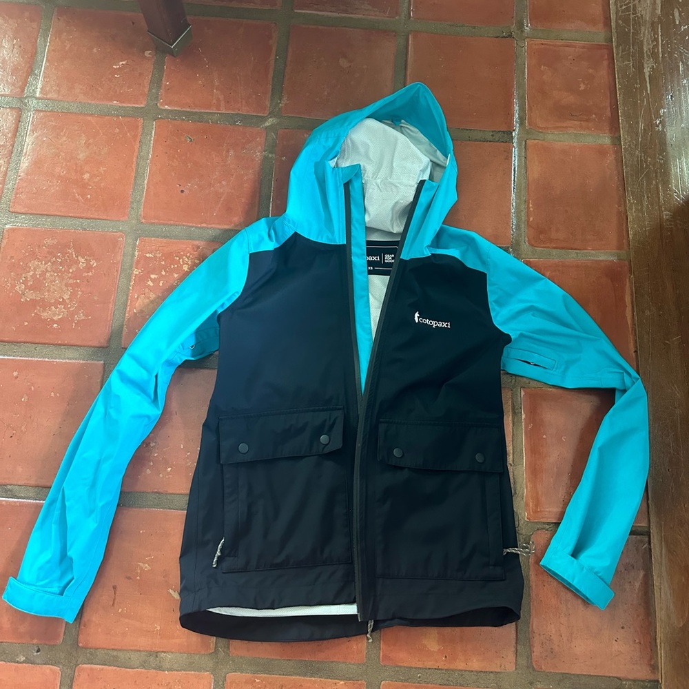 Xs woman’s Cotopaxi  parque rain jacket